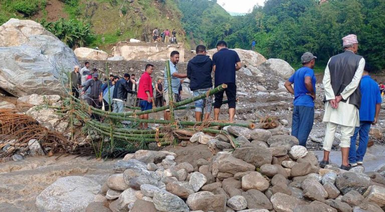 मेची राजमार्गको हेवा खोलामा फड्के निर्माण