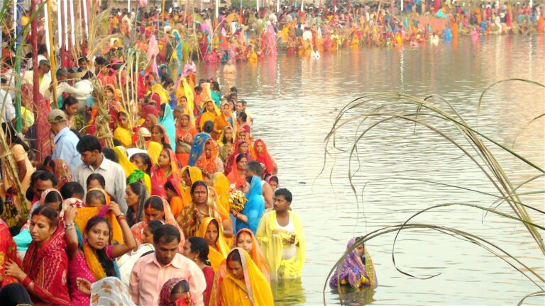 छठ पर्वको अन्तिम दिन आज, उदाउँदो सूर्यलाई अर्घ्य अर्पणसँगै सकियो छठ